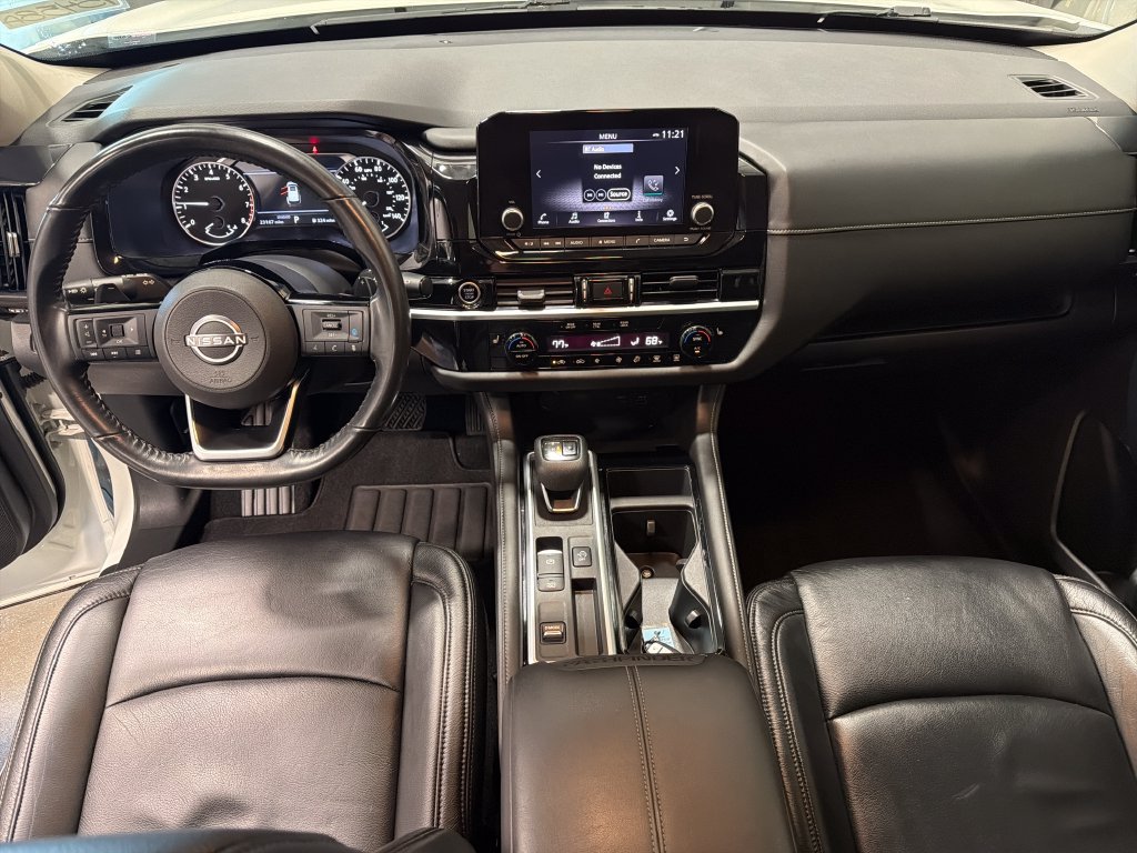 Used 2022 Nissan Pathfinder SV w/ SV Black Package FWD image 5