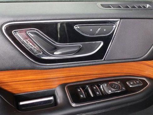 Used 2019 Lincoln Navigator Premiere image 20