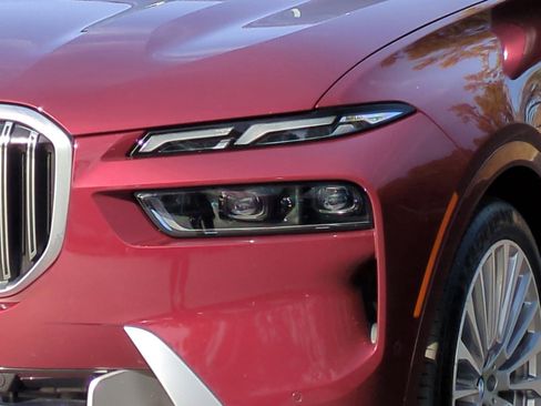 Used 2025 BMW X7 xDrive40i image 6