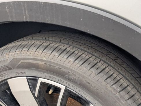 Used 2025 Mitsubishi Outlander SE image 29