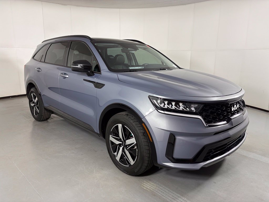 Used 2023 Kia Sorento S w/ Panoramic Sunroof Package FWD image 2