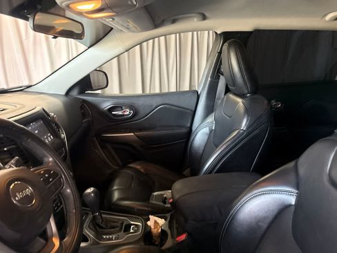 Used 2019 Jeep Cherokee Latitude Plus FWD image 21