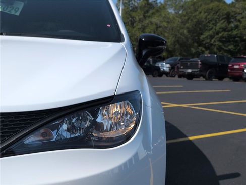 New 2027 Chrysler Pacifica LX FWD image 12