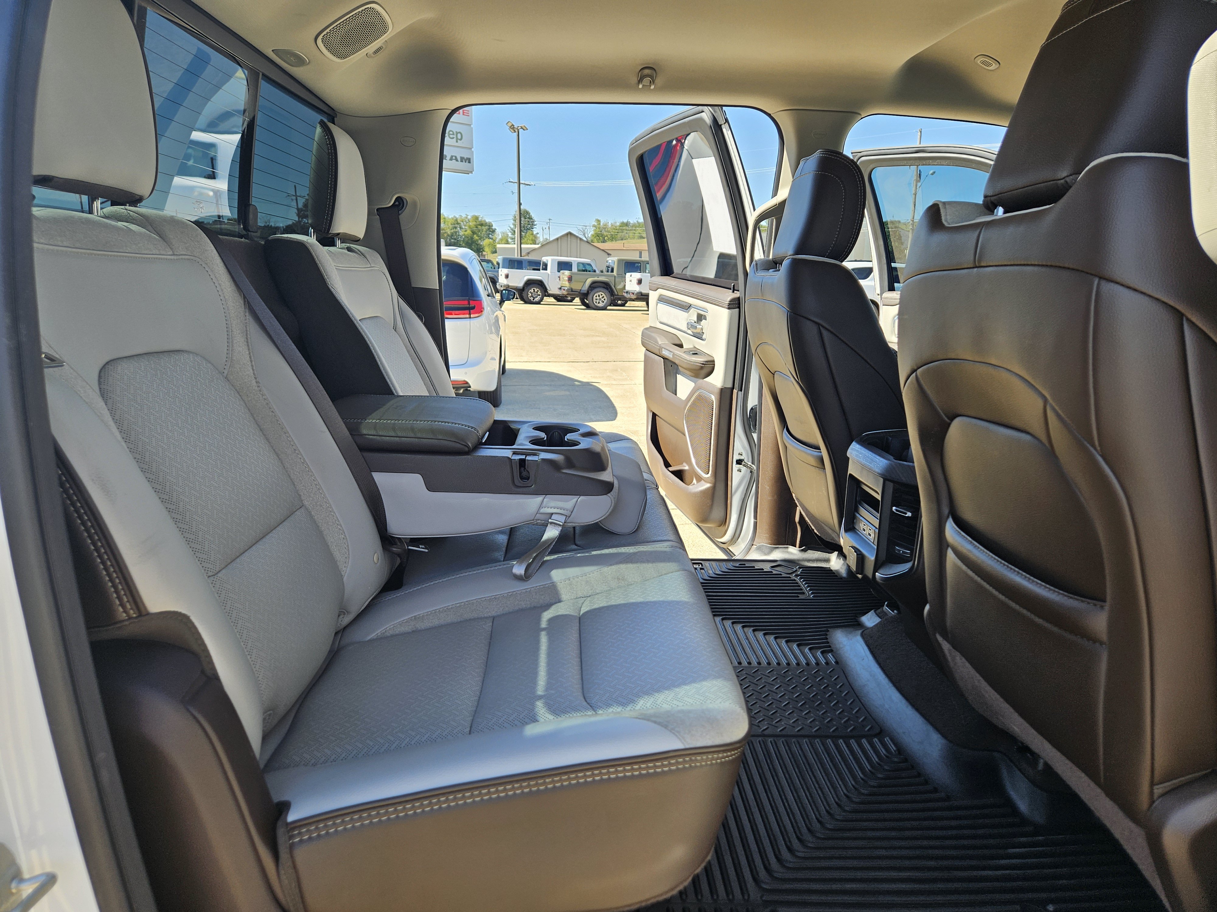 Used 2025 RAM 1500 Laramie AWD/4WD image 16