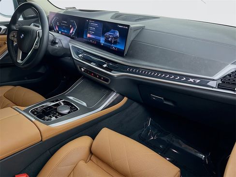 Used 2023 BMW X7 xDrive40i w/ Premium Package image 30