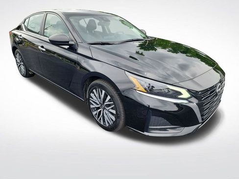 Used 2024 Nissan Altima 2.5 SV FWD image 7