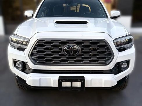 Used 2022 Toyota Tacoma TRD Sport w/ Technology Package image 9