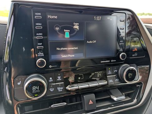 Used 2022 Toyota Highlander XLE AWD/4WD image 24