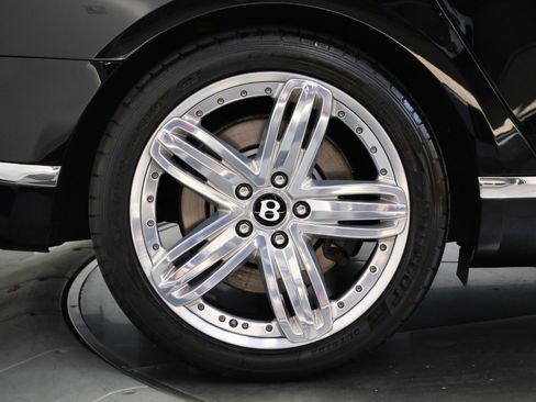 Used 2013 Bentley Mulsanne RWD image 42