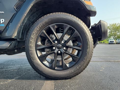 Used 2021 Jeep Wrangler Unlimited Sahara w/ Cold Weather Group AWD/4WD image 37