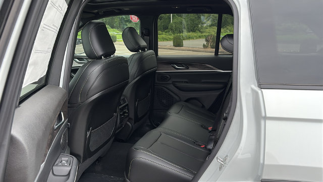 New 2027 Jeep Grand Cherokee Limited AWD/4WD image 23