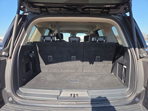 Used 2024 Ford Expedition XLT image 9