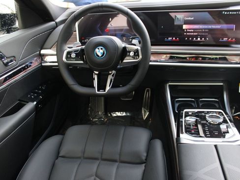Used 2026 BMW 750e xDrive AWD/4WD image 30