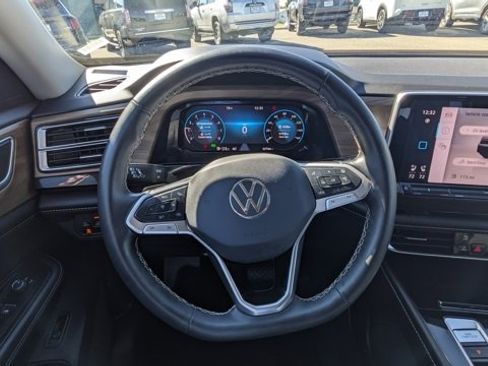 Used 2024 Volkswagen Atlas SE image 33