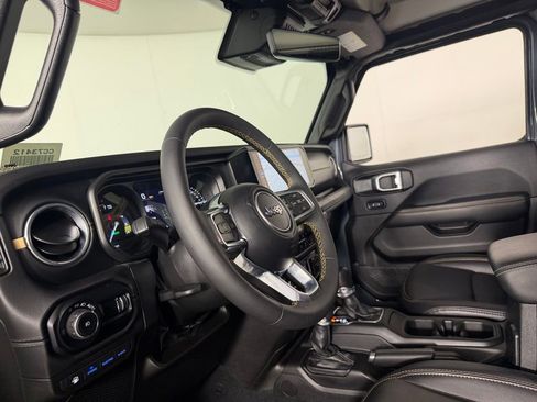 Used 2024 Jeep Wrangler Unlimited Sahara w/ Technology Group AWD/4WD image 23