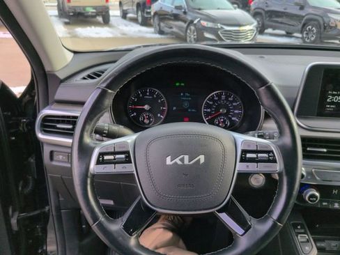 Used 2022 Kia Telluride EX w/ EX Premium Package image 16