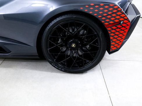 Used 2022 Lamborghini Huracan STO RWD image 25