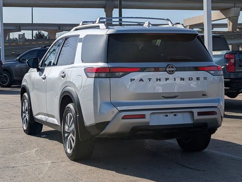 Certified 2024 Nissan Pathfinder SL w/ Black Appearance Package image 4