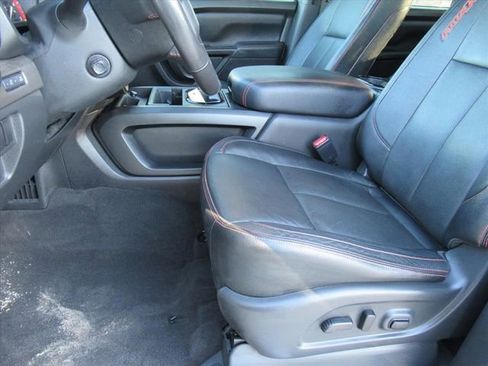 Used 2021 Nissan Titan PRO-4X w/ Pro-4x Convenience Package image 16