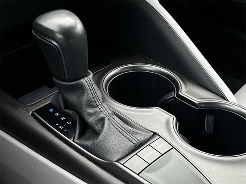 Used 2024 Toyota Camry SE image 17