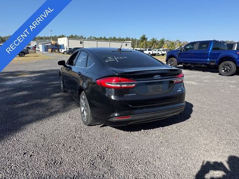 Used 2017 Ford Fusion SE w/ Equipment Group 201A image 3