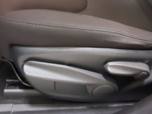 Used 2019 Jeep Cherokee Latitude w/ Cold Weather Group image 22