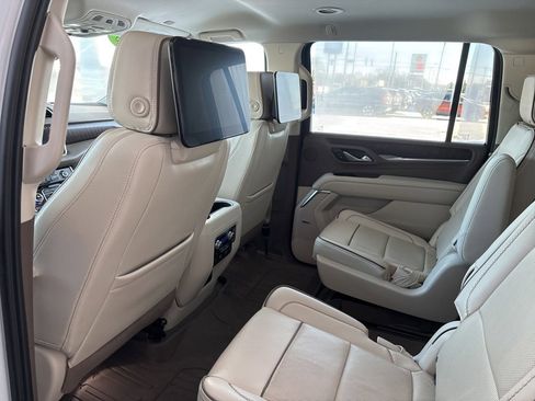 Used 2023 GMC Yukon XL Denali w/ Advanced Technology Package image 30