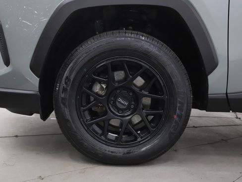 Used 2022 Toyota RAV4 XLE image 28