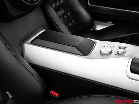 Used 2006 Ford GT RWD image 36