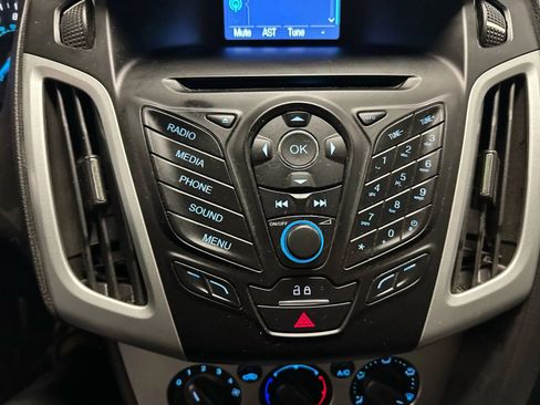 Used 2014 Ford Focus SE w/ SE Sport Package image 25