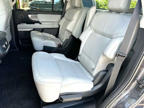 Used 2025 Ford Expedition Platinum w/ Driver's Package AWD/4WD image 23