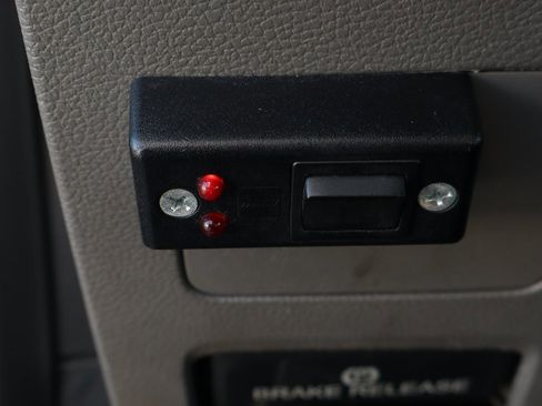 Used 2017 Ford F550 2WD Regular Cab Super Duty image 27