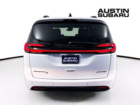 Used 2024 Chrysler Pacifica Limited w/ S Appearance Package image 6