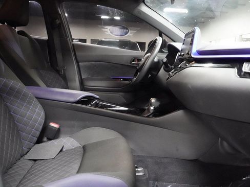 Used 2021 Toyota C-HR XLE FWD image 22