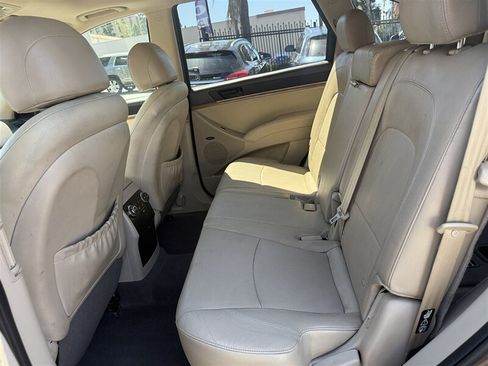 Used 2012 Hyundai Veracruz Limited w/ Navigation Pkg FWD image 11