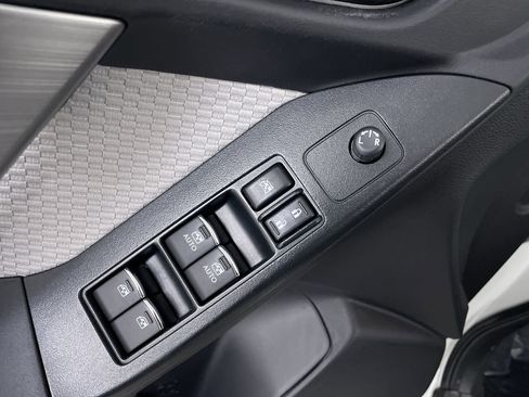 Used 2017 Subaru Forester 2.5i Premium image 11