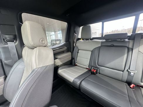 Used 2025 Chevrolet Silverado 1500 ZR2 w/ Technology Package image 12