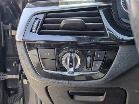 Used 2018 BMW 530e xDrive image 10