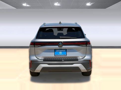 New 2026 Volkswagen Tiguan SE FWD image 10
