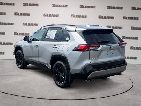 Used 2023 Toyota RAV4 SE image 3