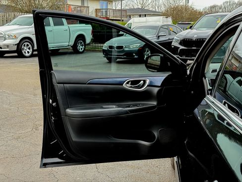 Used 2017 Nissan Sentra SR w/ SR Premium Technology Package image 14