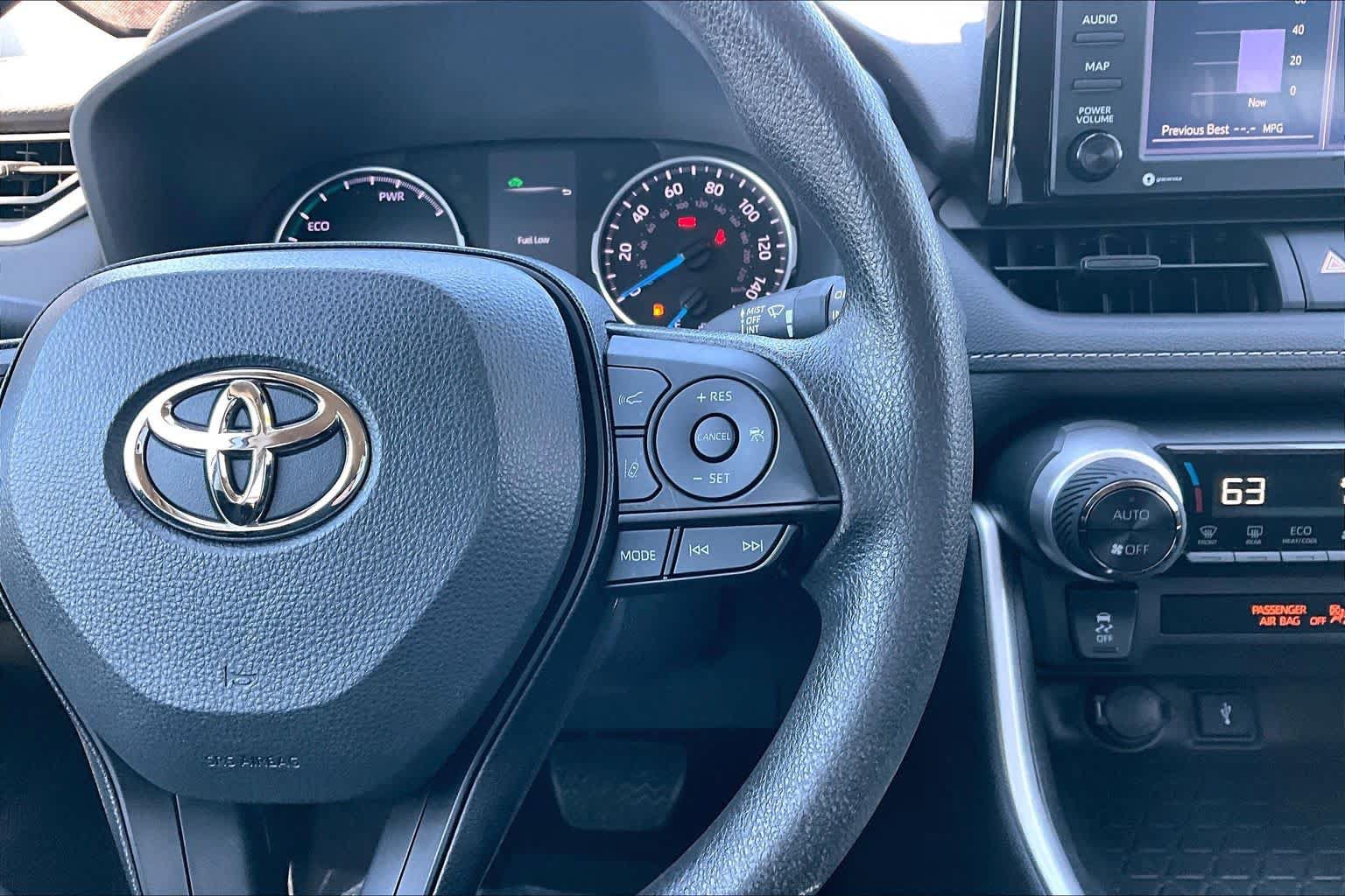 Used 2022 Toyota RAV4 XLE AWD/4WD image 24