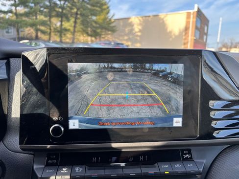 Used 2025 Toyota Camry SE image 17