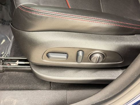 Used 2022 Chevrolet Equinox RS w/ RS Leather Package FWD image 12