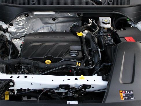 Used 2024 Chevrolet Trax RS w/ Driver Confidence Package image 40