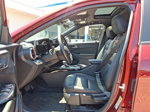 Certified 2024 Chevrolet Trax RS w/ Sunroof Package FWD image 11