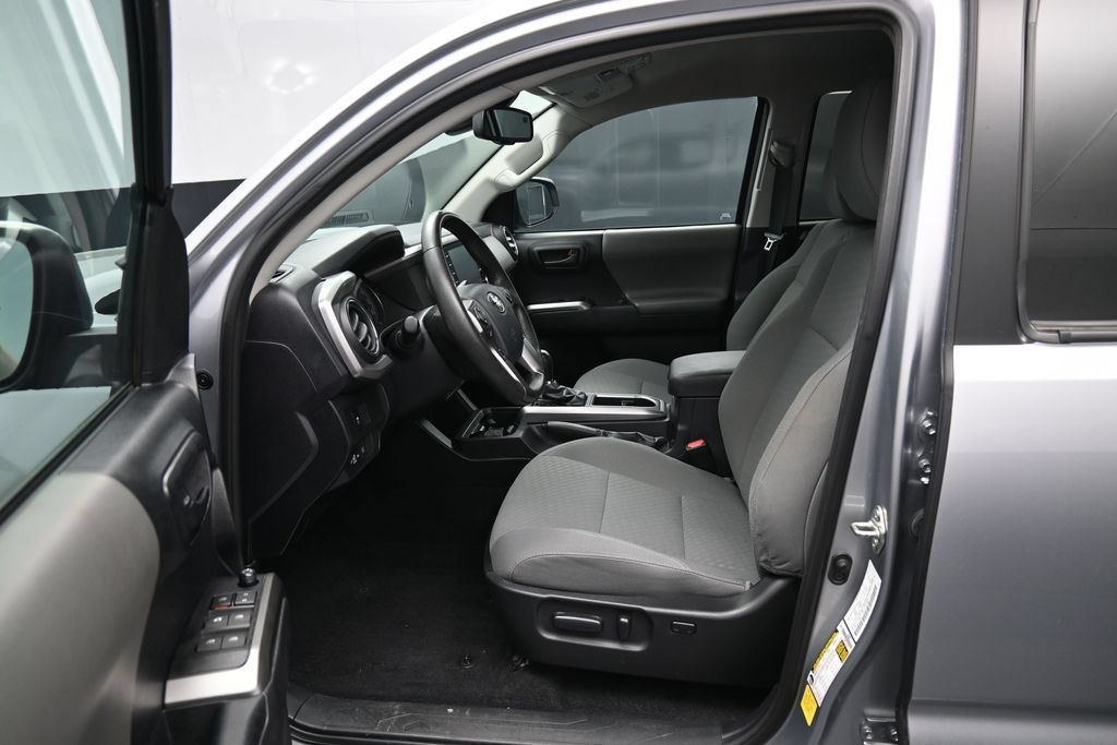 Certified 2020 Toyota Tacoma SR5 AWD/4WD image 9
