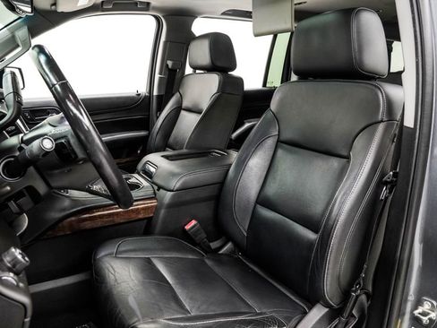 Used 2019 Chevrolet Suburban LT RWD image 8