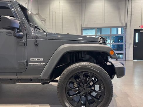 Used 2017 Jeep Wrangler Unlimited Sport w/ Quick Order Package 23S AWD/4WD image 9