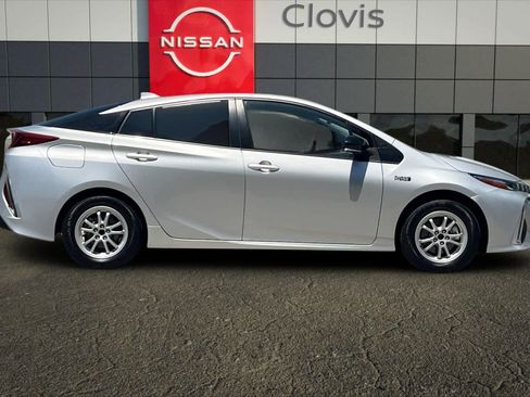 Used 2022 Toyota Prius Prime LE FWD image 9